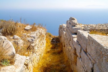 Harabeler, taşlar ve mimari kalıntılar Kiklad adaları, Yunanistan