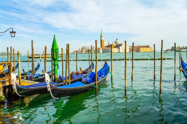 Вениция Италия Января 2020 Гондолы Венецианских Каналах Романтический Красивый Город — стоковое фото