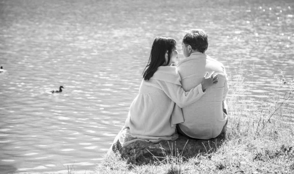 Romantic Couple Boat Honeymoon Travel Enjoying Summer Holidays — Stock Photo, Image