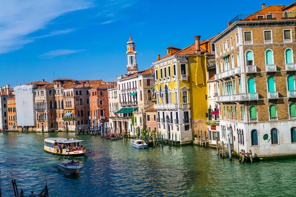 Venecia Italia Enero 2020 Góndolas Navegando Por Canal Venecia Famosos — Foto de Stock
