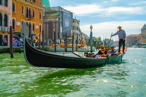 Venecia Italia Enero 2020 Góndola Navegando Por Canal Venecia Famosos — Foto de Stock