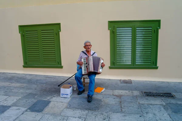 Atenas Grecia Enero 2020 Hombre Tocando Música Acordeón Calle Atenas — Foto de Stock