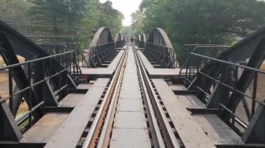 Kanchanaburi, Tayland - 18 Mart 2019: Kanchanaburi, Tayland 'da River Kwai Köprüsü (İkinci Dünya Savaşı sırasında ölüm treni)
