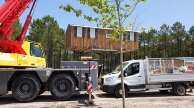 ARCACHON, FRANCE - 12 Eylül 2019 Fransa 'nın güneyinde kaldırılan, inşa edilen ve taşınan tatil kampı