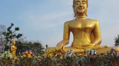 Bir yaz günü Pattaya, Tayland 'da Altın Büyük Buda