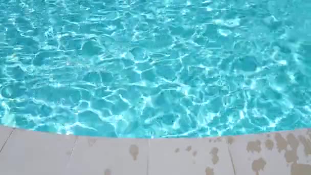 Hermosa Agua Turquesa Con Pequeñas Olas Reflejo Agua — Vídeos de Stock