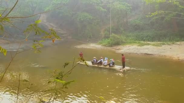 Chiang Mai Thailand Maart 2019 Toeristen Rijden Olifanten Het Wilde — Stockvideo