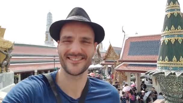 タイ王国バンコク 2019年4月3日 タイ王国バンコクのエメラルド仏 ワット プラカウエ 王宮の寺院で観光客 サイアム王の公式住居 博物館 観光客 — ストック動画