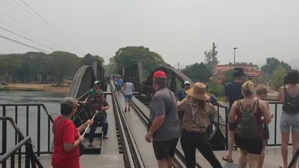 Kanchanaburi Ταϊλάνδη Μαρτίου 2019 Γέφυρα River Kwai Τρένο Θανάτου Κατά — Αρχείο Βίντεο