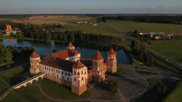 Aerial view of Mir castle in Belarus, aerial View of a medieval castle — Stock Video