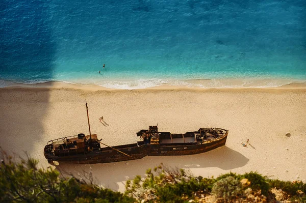 Navagio Bay Shipwreck Beach Людей Сверху Вниз Вид Греция Закинф — стоковое фото