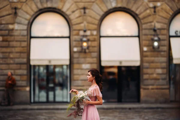 Eine Junge Schöne Braut Steht Zentrum Der Altstadt Von Florenz — Stockfoto