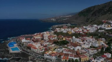 Tenerife 'deki sahil, Kanarya Adaları, İspanya. Kanarya Adalarındaki Garachiko' nun manzarası..