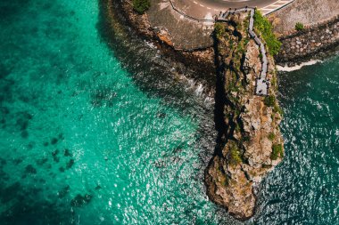 Maconde bakış açısı. Mauritius 'ta Yüzbaşı Matthew Flinders' ın anıtı. Mauritius Adaları 'na giden alışılmadık bir yol. Hint okyanusundaki mercan resifi.