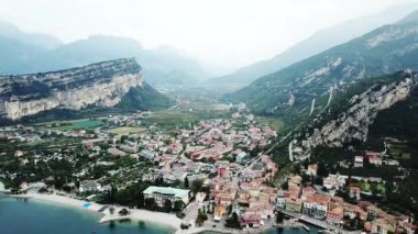 Torbole 'un havadan görünüşü, Garda Gölü. Lombardiya. İtalya Avrupa