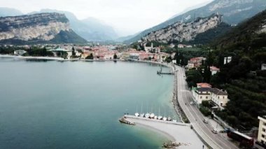 Torbole 'un havadan görünüşü, Garda Gölü. Lombardiya. İtalya Avrupa