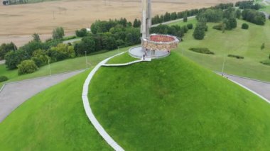 Belarus, Minsk bölgesindeki Zafer Anıtı 'nın havadan görünüşü, Avrupa' daki anıt, 4K