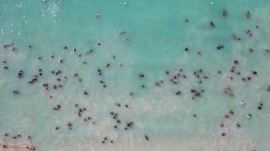 Mauritius adası, Hint Okyanusu 'nda yıkanan yerliler.