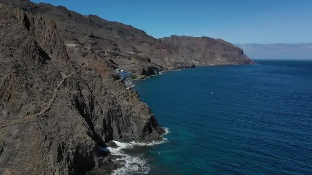 Tenerife, rocks, cliff, waves of the Atlantic ocean. — Stock Video