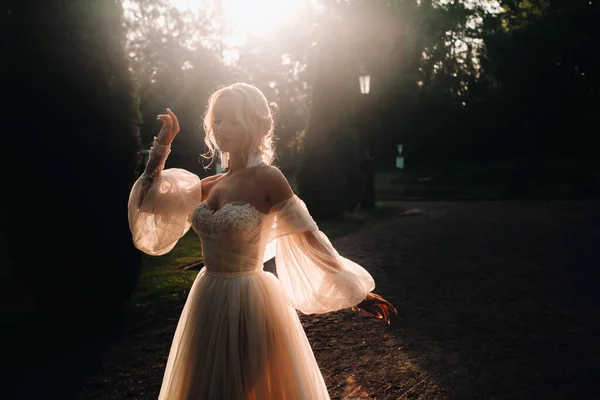 Silhouette Lonely Bride Vintage Sunset — Stock Photo, Image