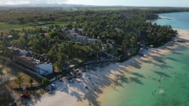 Mauritius adasındaki lüks tatil beldelerini ve Cennet plajlarını çekiyorlar..
