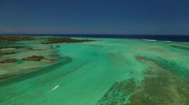 Mauritius 'un güzel mercan resifinin kuş bakışı görüntüsü..