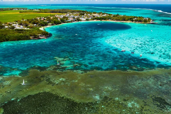 毛里求斯岛东海岸的航空摄影 毛里求斯岛美丽的泻湖 取自上图 印度洋珊瑚礁 — 图库照片