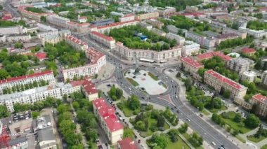 Minsky 'deki Zafer Meydanı' nın üst manzarası. Minsk şehrinin kuş bakışı ve zafer meydanı. Belarus..