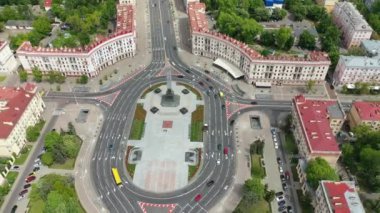 Minsky 'deki Zafer Meydanı' nın üst manzarası. Minsk şehrinin kuş bakışı ve zafer meydanı. Belarus..