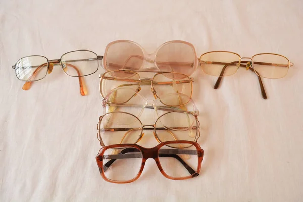 上个世纪古董镜框中的眼镜 — 图库照片