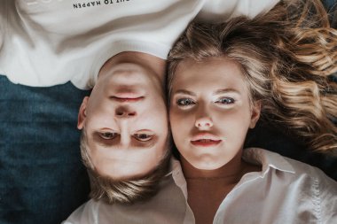 Güzel genç çift kadın ve erkek