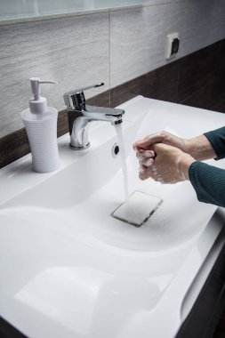 Corona virüsünün önlenmesi için sabunla ellerini yıkamak, koronavirüs yaymayı durdurmak için hijyen..
