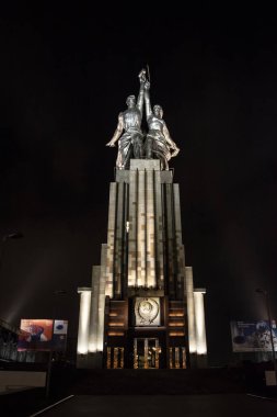 Mukhina işçisi ve kolektif çiftçinin ölümsüz heykeli. Moskova. VDNH. Çaylak Mira.