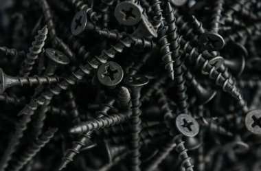  Tam çerçeve desenli arkaplan - yakın planda yeni metal vidalar yığını 