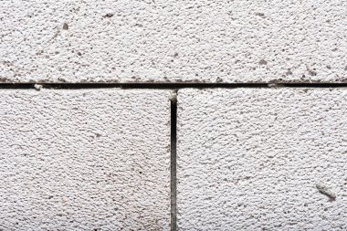 İnşaat blokları arasında çimento dikişi