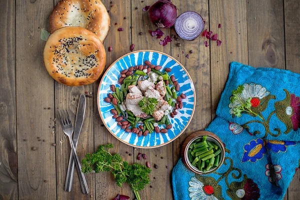 String bean chicken on blue plate on wood table — Stock Image String bean chicken on blue plate on wood table Stock Image