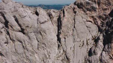 Avustralya 'daki uçurumların üzerinden uçarken