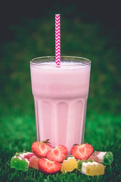 Masada çilekli milkshake bardağı