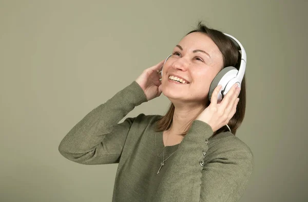 How Spend Time Quarantine Isolation Listen Your Favorite Music Emotions — Stock Photo, Image