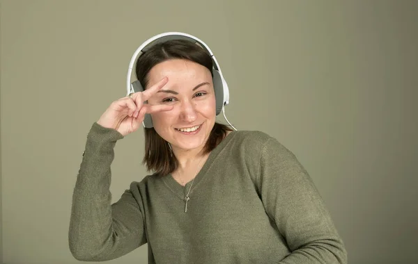 Cómo Pasar Tiempo Durante Cuarentena Aislamiento Escucha Música Favorita Las —  Fotos de Stock