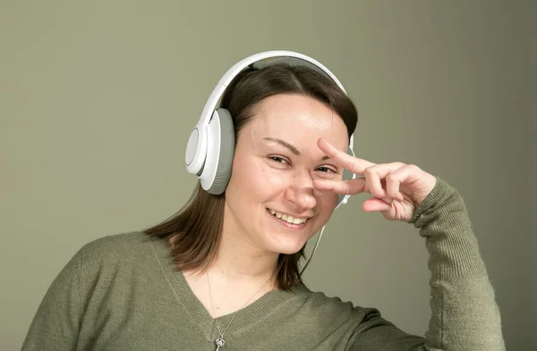 Cómo Pasar Tiempo Durante Cuarentena Aislamiento Escucha Música Favorita Las —  Fotos de Stock