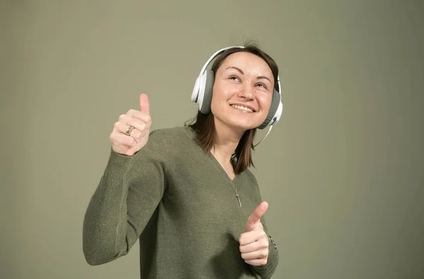 How Spend Time Quarantine Isolation Listen Your Favorite Music Emotions — Stock Photo, Image