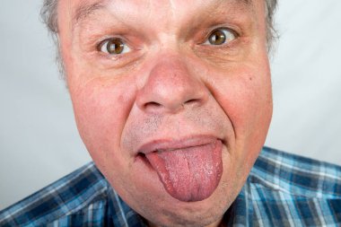 Orta yaşlı bir adamın duyguları işte. Salgın sırasında hiciv ve mizah