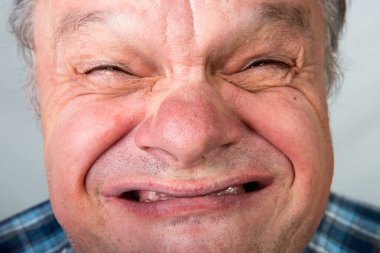 Orta yaşlı bir adamın duyguları işte. Salgın sırasında hiciv ve mizah