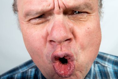 Orta yaşlı bir adamın duyguları işte. Salgın sırasında hiciv ve mizah