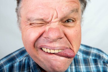 Orta yaşlı bir adamın duyguları işte. Salgın sırasında hiciv ve mizah