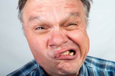 Orta yaşlı bir adamın duyguları işte. Salgın sırasında hiciv ve mizah