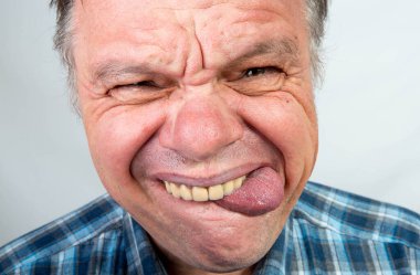 Orta yaşlı bir adamın duyguları işte. Salgın sırasında hiciv ve mizah