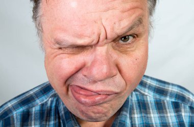 Orta yaşlı bir adamın duyguları işte. Salgın sırasında hiciv ve mizah