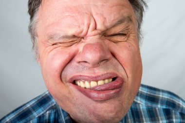 Orta yaşlı bir adamın duyguları işte. Salgın sırasında hiciv ve mizah